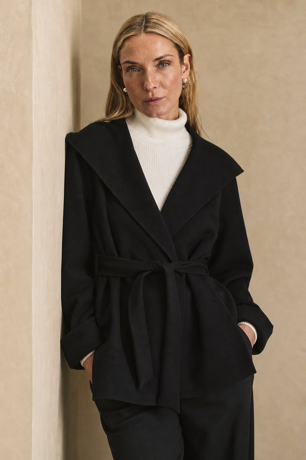 Camel-Hair Long Pointed Coat in Black